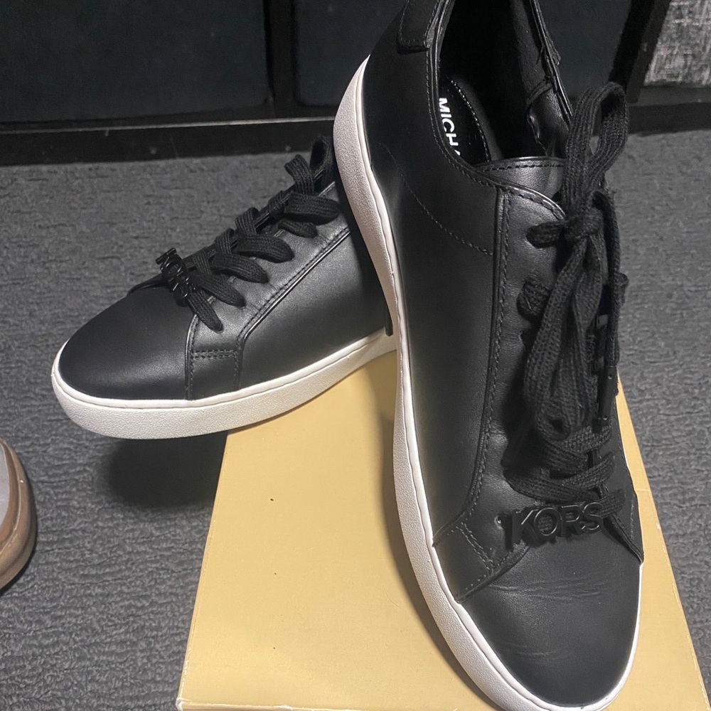 Michael Kors • Harper Lace Up • Women’s 9.5 - Picture 4 of 7